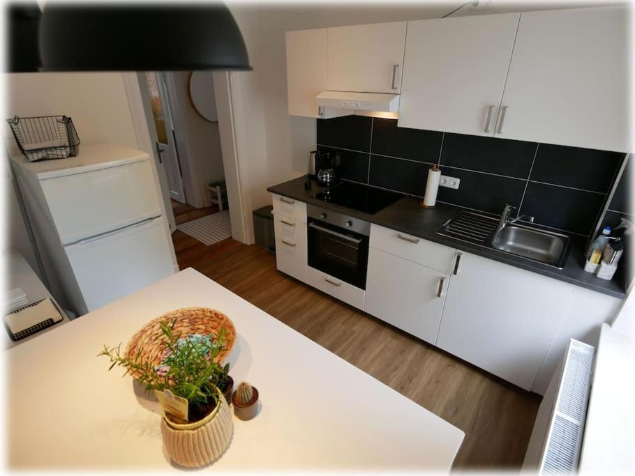 Gemuetlich - 2 Zimmer-Altbau, 24H Check-In 킬 외부 사진
