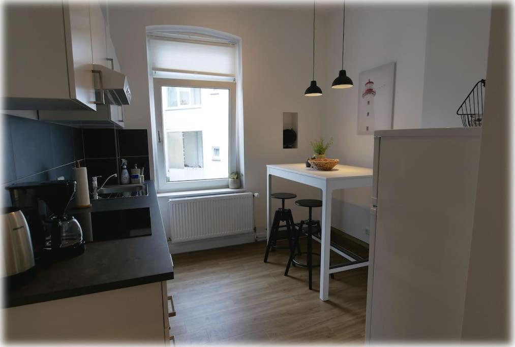 Gemuetlich - 2 Zimmer-Altbau, 24H Check-In 킬 외부 사진